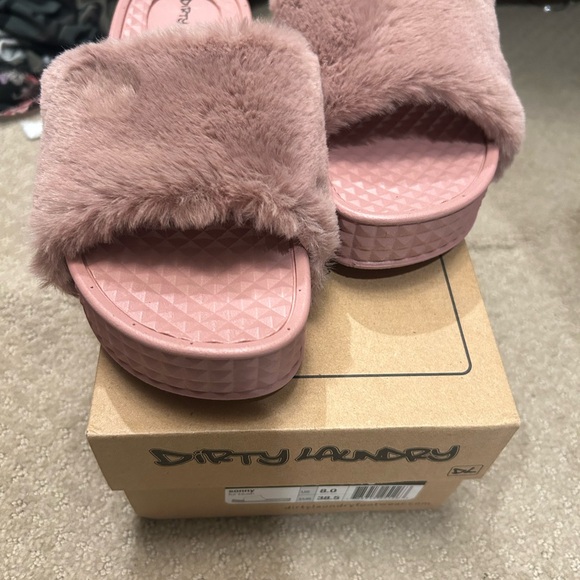 Dirty laundry wedge fur slides pink size 8 brand new - Picture 2 of 3